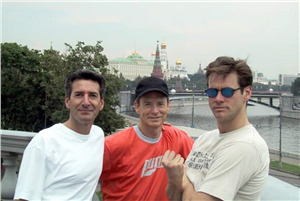Bob Van Ronkel, John Rigney and Jim Carrey ain Moscow
